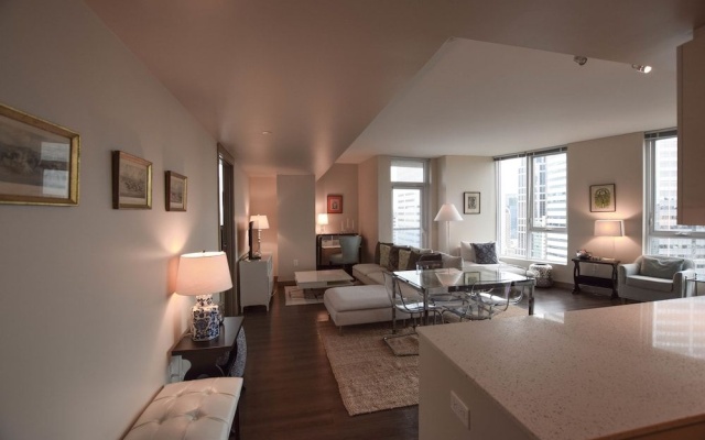 photo 2 of Luxe Hubs Convention Center Apartments