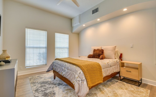 photo 5 of Luxe Pasadena Casita w/ Fireplace & Grill