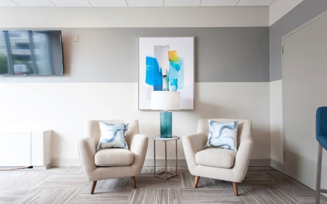 photo 4 of Contemporary 1 bedroom | CozySuites