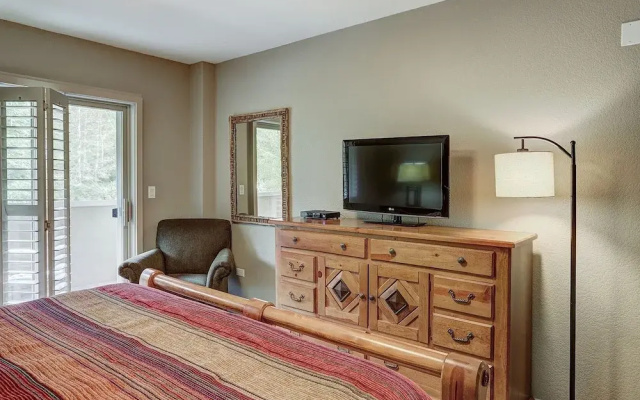 photo 4 of Luxurious 3 Bedroom Walk To Slopes & Beaver Creek Ge Condo by Redawning