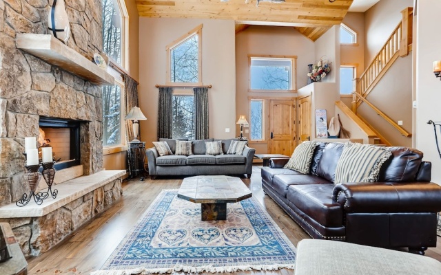 photo 2 of Luxurious All-suite Ski W/ Hot Tub 5 Bedroom Duplex
