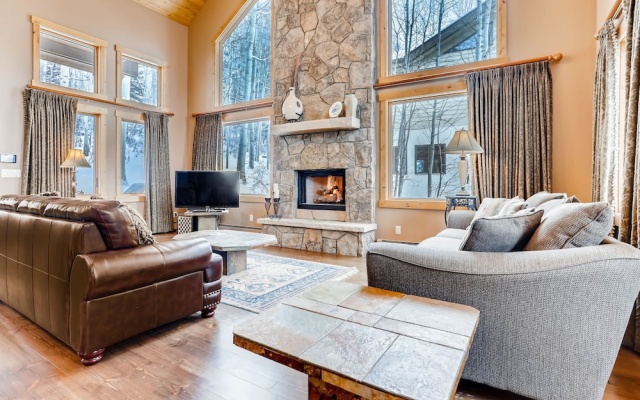 photo 4 of Luxurious All-suite Ski W/ Hot Tub 5 Bedroom Duplex