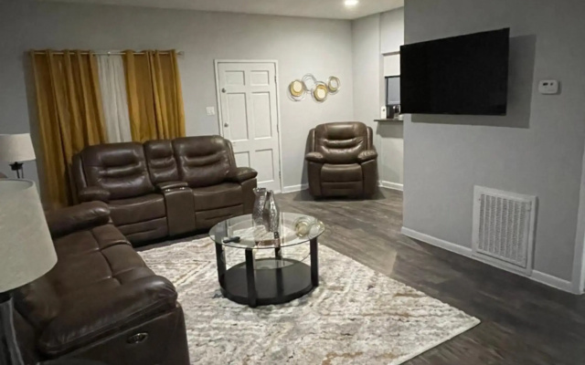 photo 2 of Luxurious Apartment in Katy