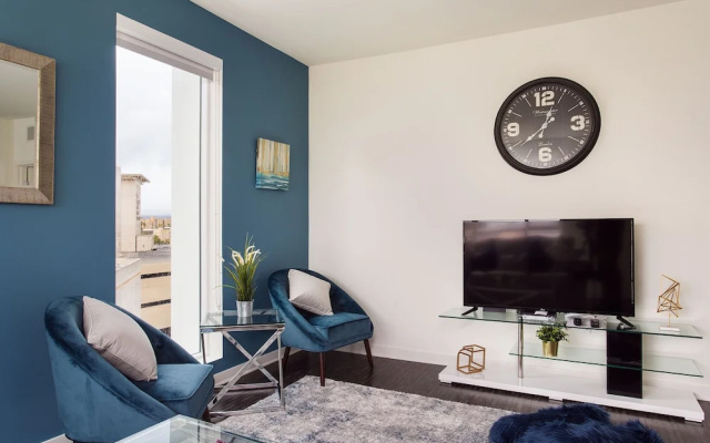 photo 4 of Luxurious Downtown La 2Bd Suites