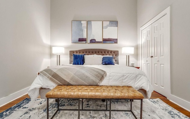 photo 2 of Luxurious Lower Garden District Condo w/ Balcony!