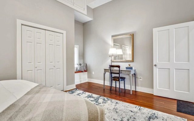 photo 4 of Luxurious Lower Garden District Condo w/ Balcony!