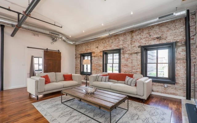 photo 3 of Luxurious Million-dollar Condo w/ Perfect Location