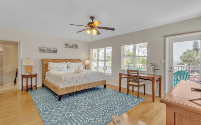 photo 4 of Luxurious Oasis In Fort Lauderdale's Heart 5 Bedroom Home by RedAwning