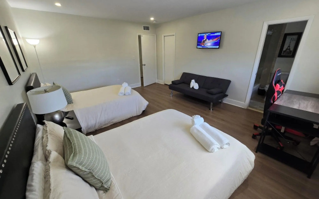 photo 2 of Luxurious & Spacious Townhouse in Prime Location