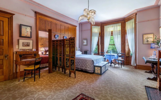 photo 3 of Suites in a Manhattan Mansion
