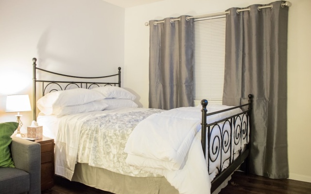 photo 4 of Luxury 2 Bed Condo Near Downtown