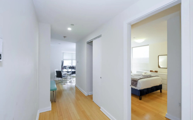 photo 3 of Luxury 2BR + 100 Walkscore | Theatre District | Evonify