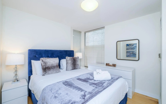 photo 5 of Luxury 2BR + 100 Walkscore | Theatre District | Evonify