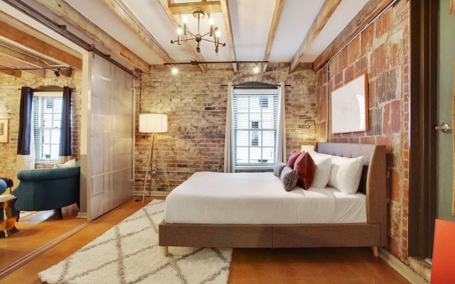 photo 3 of Luxury 2br/2ba Rooftop Apt in CBD by Domio