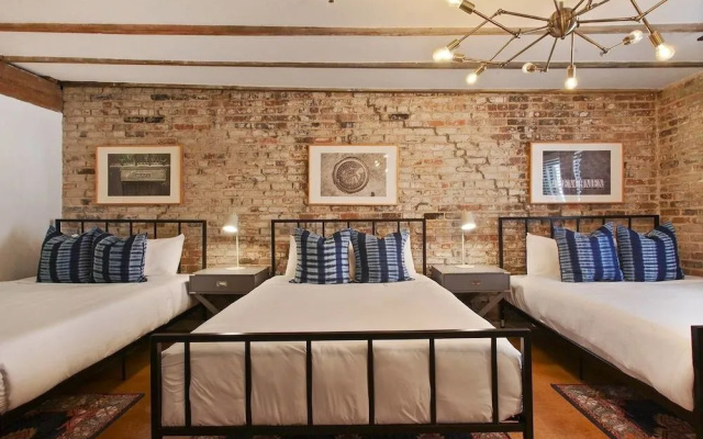 photo 5 of Luxury 2br/2ba Rooftop Apt in CBD by Domio