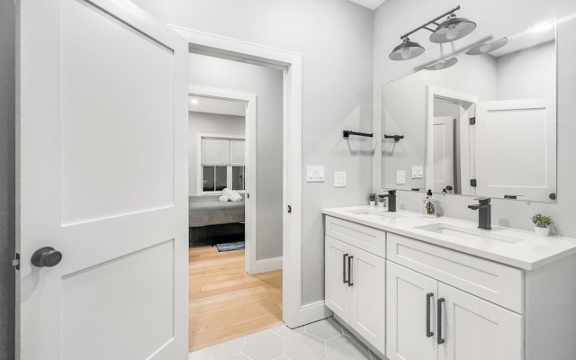 photo 4 of Luxury 3BD 2BA Near Logan Airport and T Station