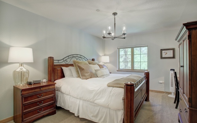 photo 2 of Luxury 4 bedroom Premier Residence at St James Place 4 Condo by RedAwning