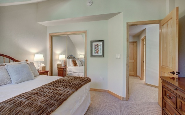 photo 4 of Luxury 4 bedroom Premier Residence at St James Place 4 Condo by RedAwning