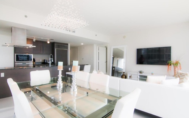 photo 2 of Luxury 5-star Condo @37th floor in Icon Brickell 2b/2b