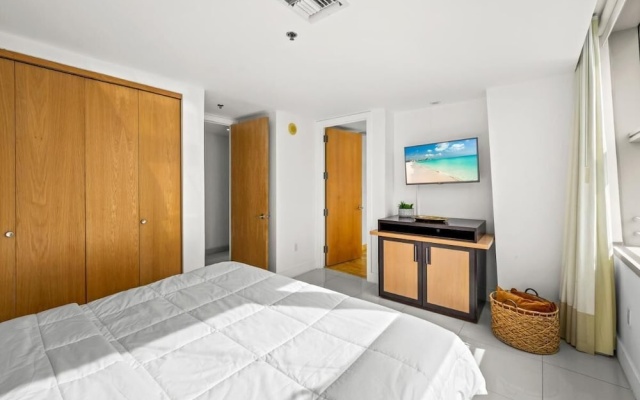 photo 2 of Luxury Brickell 3 Beds Sleeps 8