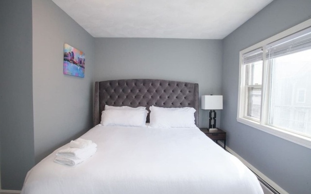 photo 3 of Luxury Collection-4 Bedroom 3 Full-bathroom-boston