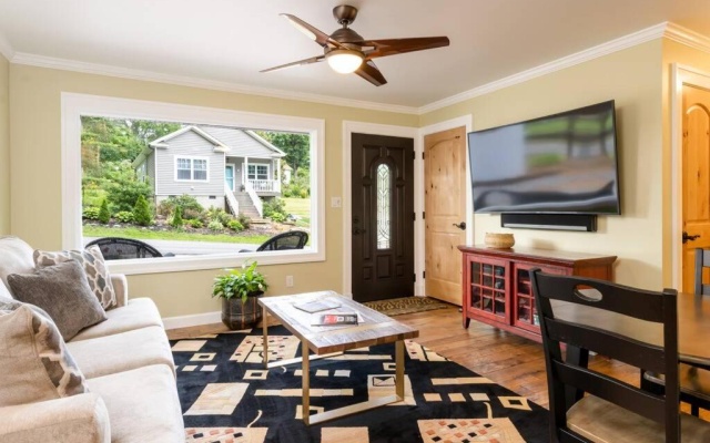 photo 3 of Luxury Cottage just 5 miles to downtown Asheville