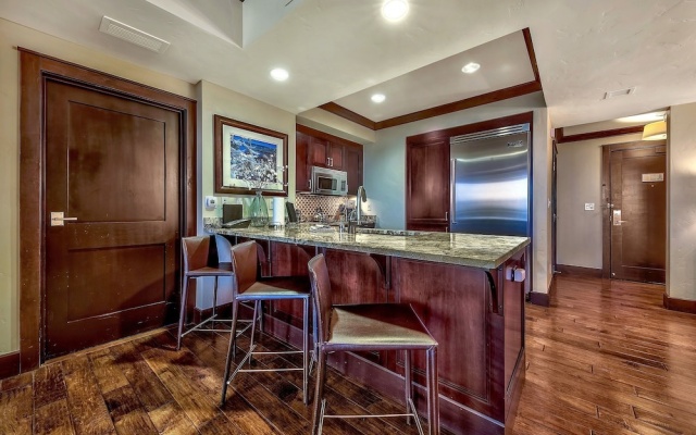 photo 5 of Luxury With Ritz Amenities At Constellation 3 Bedroom Condo by Redawning