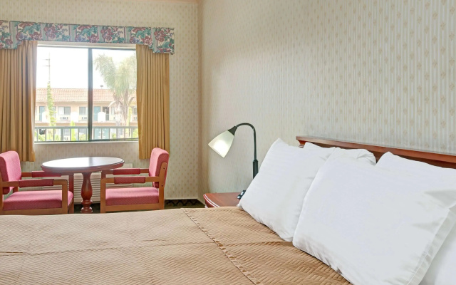photo 2 of Travelodge by Wyndham Lynwood