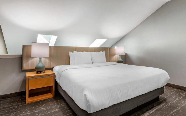 photo 3 of Somerset Lofts, Ascend Hotel Collection