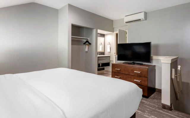 photo 4 of Somerset Lofts, Ascend Hotel Collection