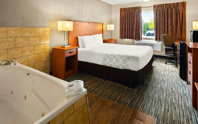 photo 4 of Magnuson Hotel Detroit Airport