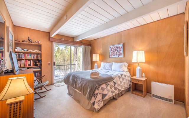photo 4 of Mahogany by Avantstay Snowbird Cabin w/ Full Chamberlands Access!