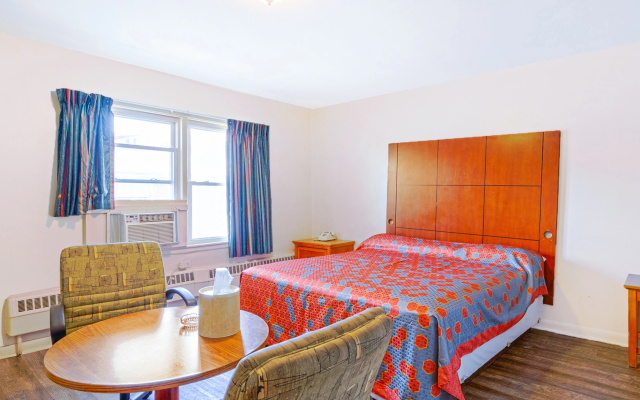 photo 3 of Manor Motel By OYO Near Oak Brook/Chicago Westchester