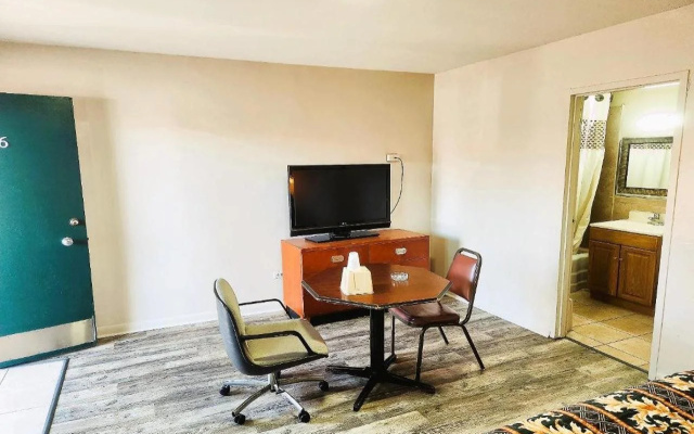 photo 5 of Manor Motel By OYO Near Oak Brook/Chicago Westchester