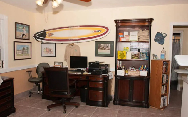 photo 2 of Manta Ray Inn