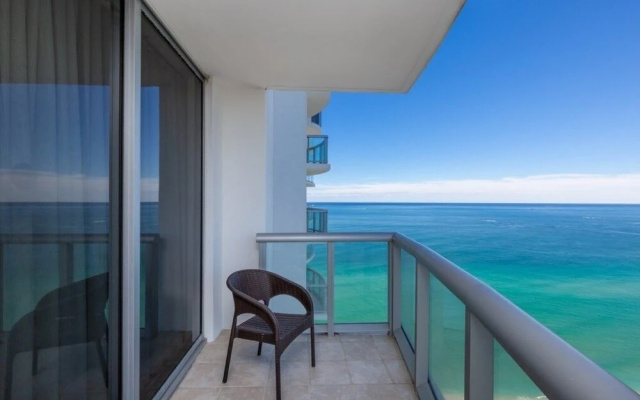 photo 3 of Mareof1br - Unit 2410 - Ammos 1 Bedroom Condo by Redawning