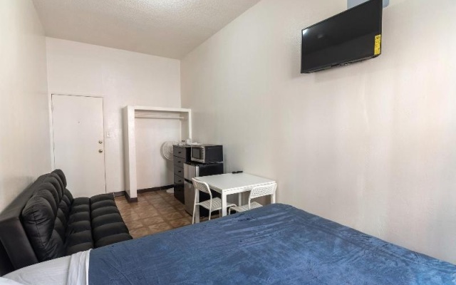 photo 5 of Mariachi Plaza Hotel