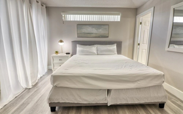 photo 2 of Maria's Beautiful Southern Dunes Home 4 Bedroom Villa by Redawning