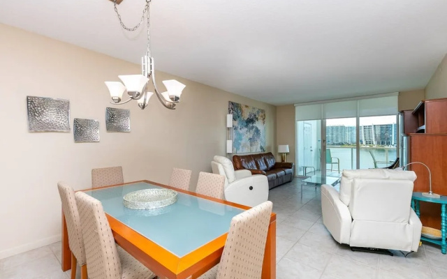 photo 3 of Le Marina Bay 707 by Go Florida Condo, Sunny Isles.