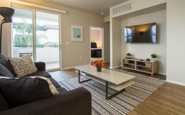 photo 5 of Marina Del Rey's Grand 2/2 Suite Pool View