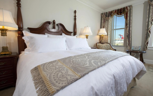 photo 3 of Market Pavilion Hotel