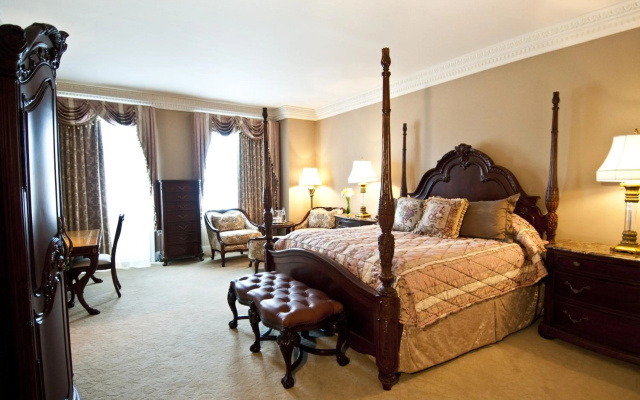 photo 4 of Market Pavilion Hotel