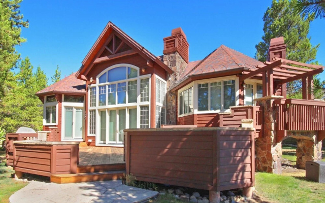 photo 2 of Marksberry Lodge 4 Bedroom Home by RedAwning