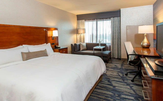 photo 3 of Rochester Airport Marriott