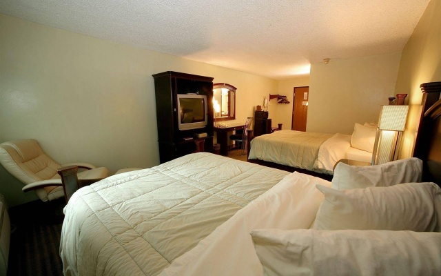 photo 2 of Marvin's Garden Inn