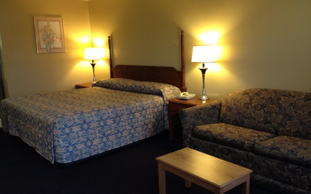 photo 2 of McClellan Inn Anniston