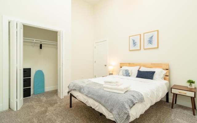 photo 4 of McCormick Place 420 friendly 3br-2ba in Downtown Chicago with optional parking for 8 guests