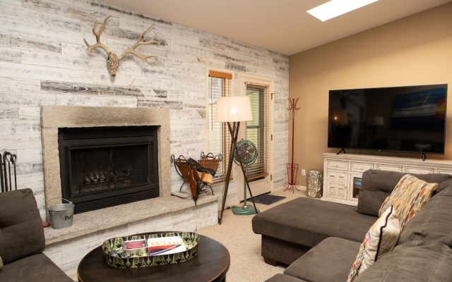 photo 4 of J1 Meadow Creek Miniums 3 Bedroom Condo by RedAwning