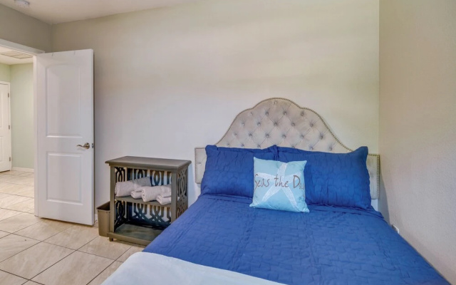 photo 4 of Melbourne Apartment Near Downtown & Beaches!