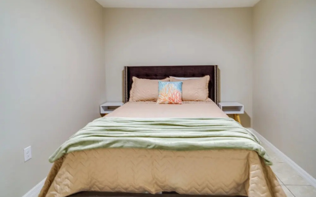 photo 5 of Melbourne Apartment Near Downtown & Beaches!
